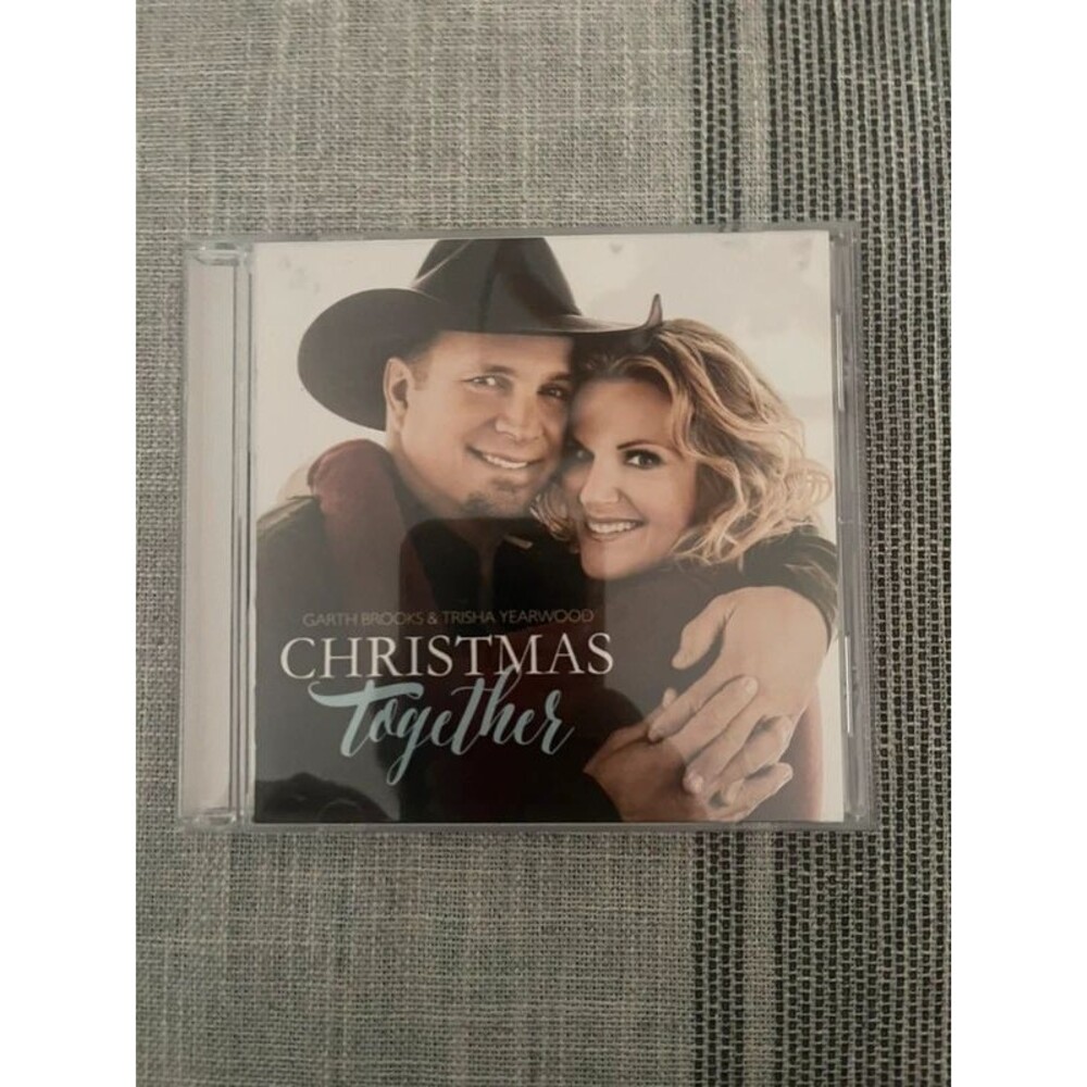 Garth Brooks & Trisha CD Christmas